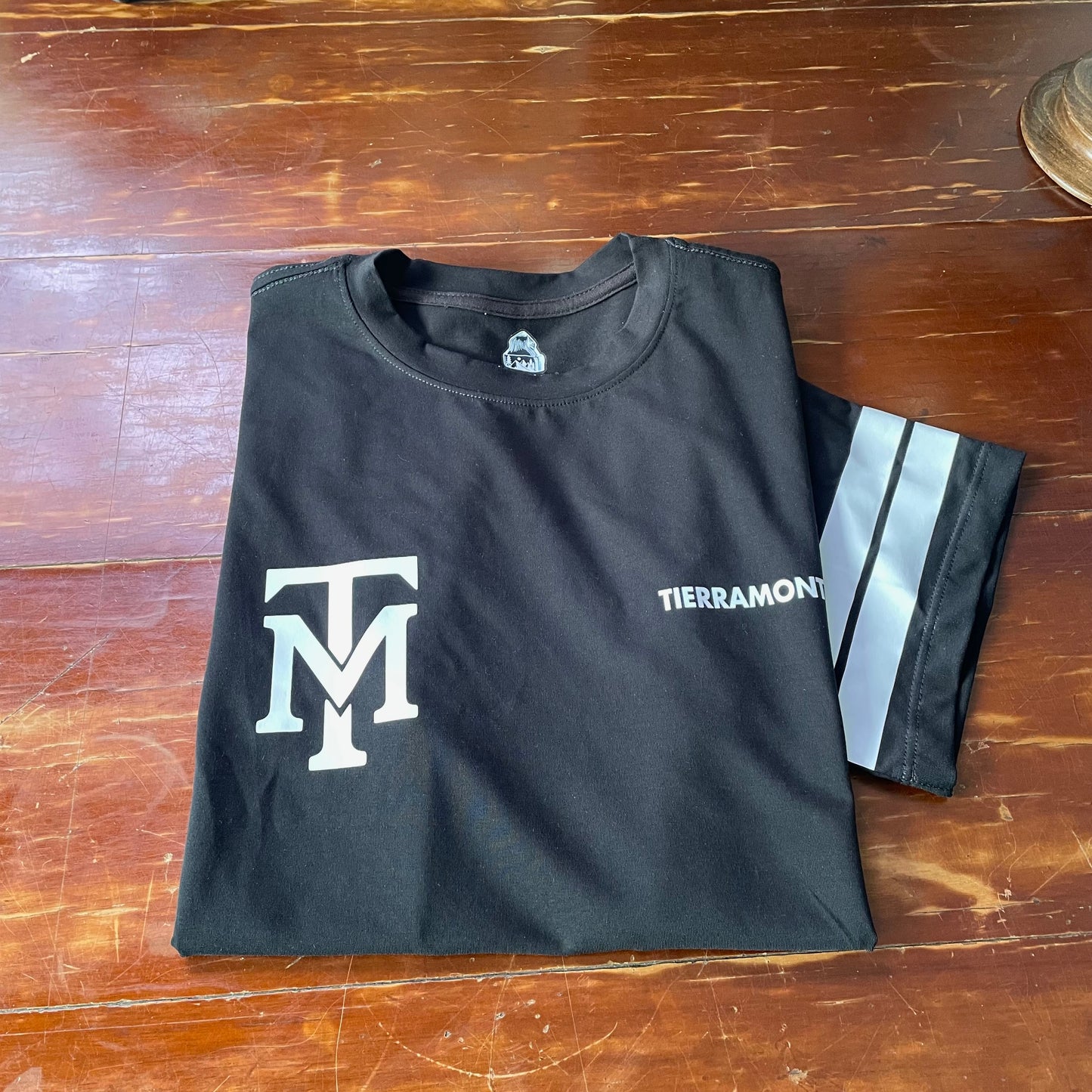 Camiseta Negra Unisex Tierramont